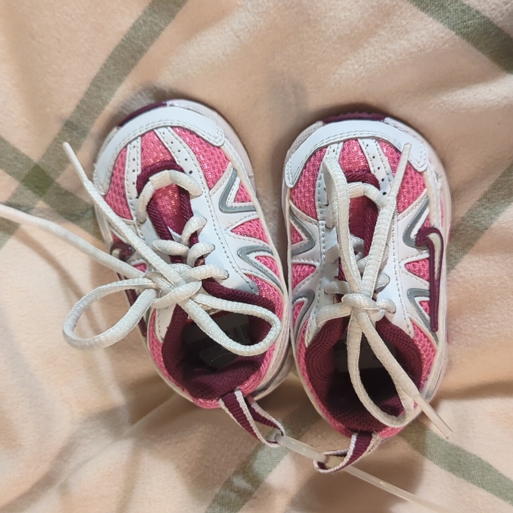 Baby Nike Sneakers Size 2CR - Picture 2 of 3